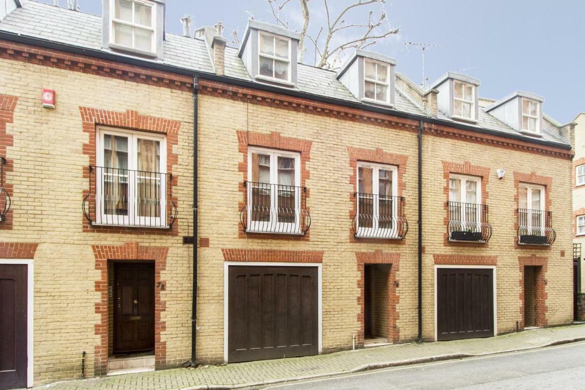 Chenies Mews * Londra